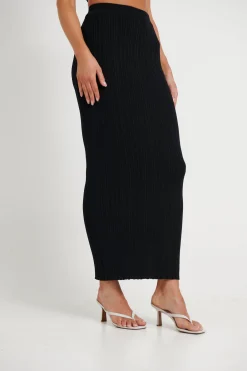 Skirts><noscript><img width=