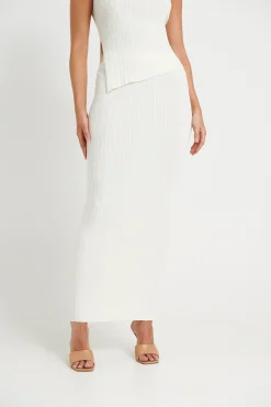 Skirts><noscript><img width=