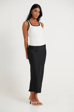 Skirts><noscript><img width=