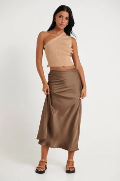 Skirts><noscript><img width=