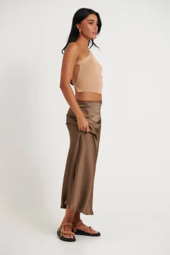 Skirts><noscript><img width=