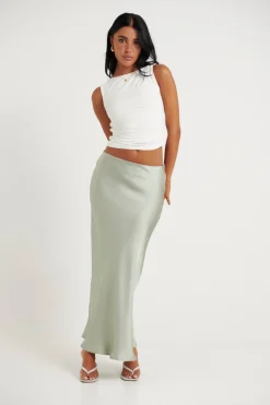 Skirts><noscript><img width=