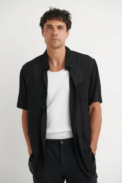 Shirts><noscript><img width=