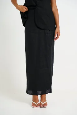 Skirts><noscript><img width=