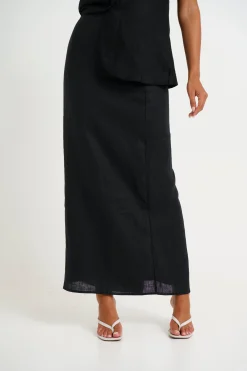 Skirts><noscript><img width=