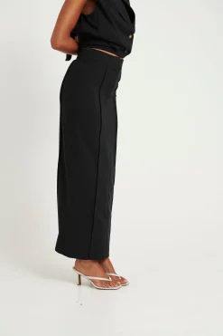 Skirts><noscript><img width=