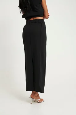 Skirts><noscript><img width=