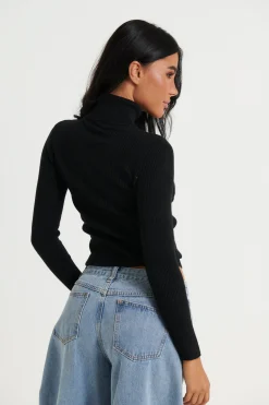 Knitwear><noscript><img width=
