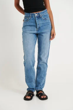 Pants><noscript><img width=