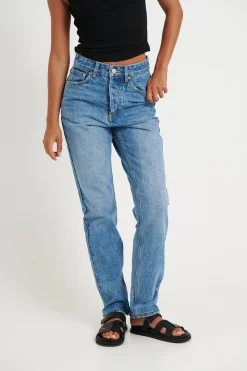 Pants><noscript><img width=